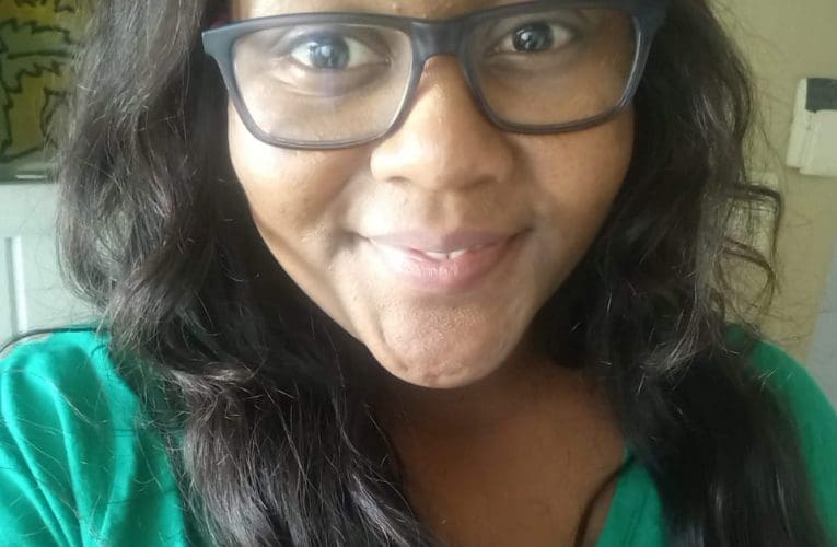 Othaka amakhambi esiNtu ngemuva kokuwahlola ngezindlela yesayensi bese ewasonga isilungu uthi okuvela emhlabathini kuyaphilisa. Uxoxe noLANGA KHANYILE