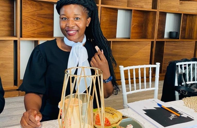 Ukusutha indaba yokubuyela emsebenzini ngemva kwe-lockdown kumfake intshisekelo yokuqala ibhizinisi lokusabalalisa umvini nezinyembezi zikaKhwini. Umsunguli walo uxoxe noLANGA KHANYILE