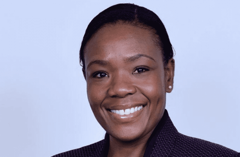 Kunehlansi yethemba ekuphatheni imali kweminyango kahulumeni kodwa kwembulwa kwembeswa emabhizinisi kahulumeni. USLINDILE KHANYILE uyabika