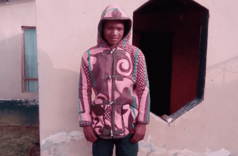 Ukuswela amandla okuyofundela ayefisa ukukufundela esikoleni akumvimbanga umthungi wasemakhaya ukuthi afeze iphupho lakhe. Uxoxe noLANGA KHANYILE