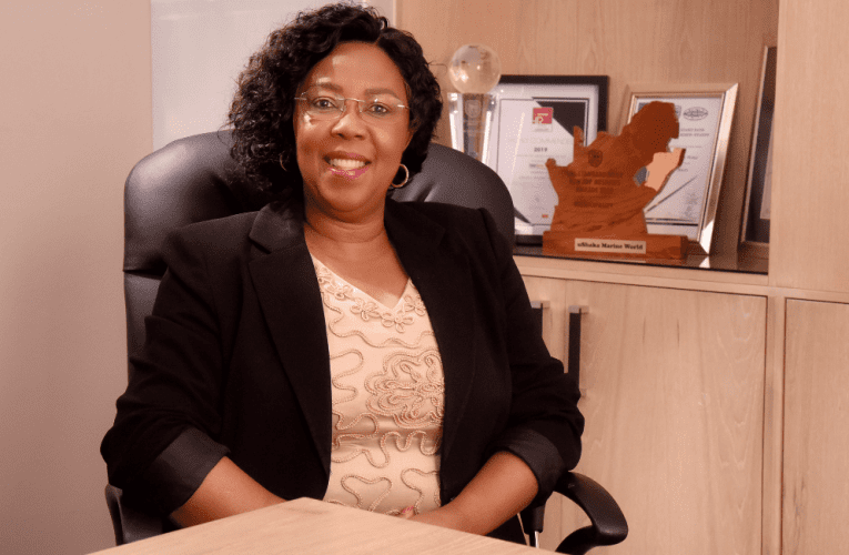 Kwezesayensi uyashelela, kwezobuciko nobugugu uyashibilika, kwezokuvakasha uyazintwezela. Lo makadebona emikhakheni ehlukene ulandise uLANGA KHANYILE ngohambo lwakhe