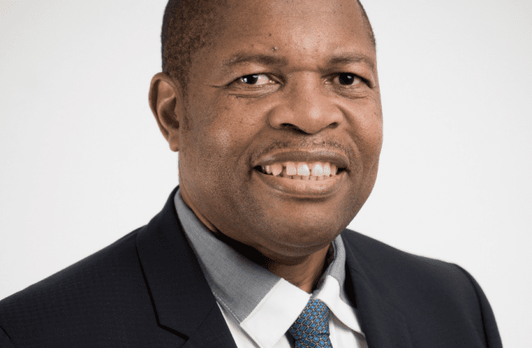 Usemnkantshubomvu ekuphathweni kwamabhange eNingizimu Afrika nakwamanye amazwe kanti usophe ukuthatha ibhange lasekhaya alibeke kwelinye izinga ezweni. Uxoxe noZANELE MTHETHWA ngohambo lwakhe