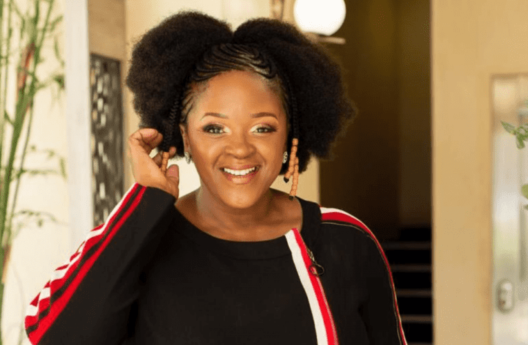 Wadela imali yokuya eholidini nomndeni, wancamela ukuthenga isitoko ongene shi emabhizinisi ehlukene. Uxoxe noZIMBILI MAZIBUKO