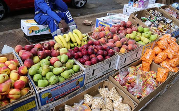 Izibhelu nokutapa kushabalalise amabhizinisi abadayisi basemgwaqweni asekhulise, afundisa izizukulwana. USLINDILE KHANYILE uyabika