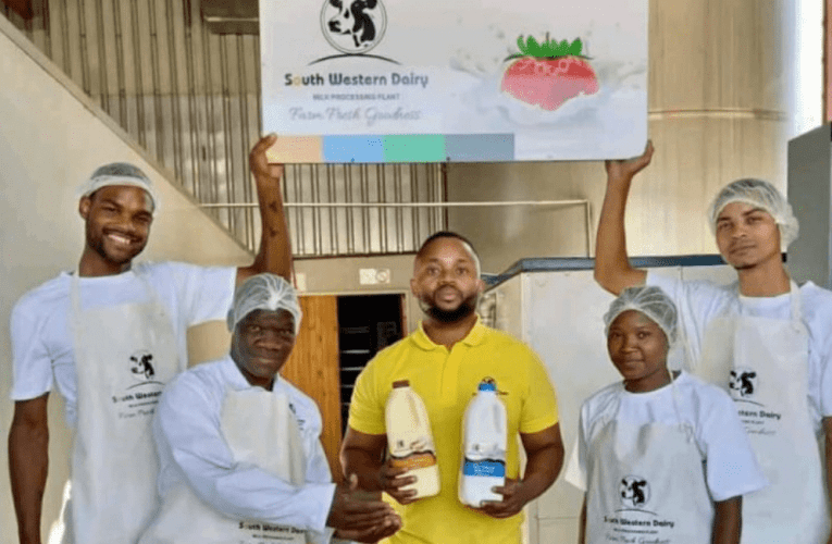 Bangabalimi abazibophezele ukuguqula imboni yemikhiqizo eyenziwa ngobisi ukuze kwande abantu abamnyama kuyona. Oyedwa wabo uxoxe noTEBOGO MOKWENA