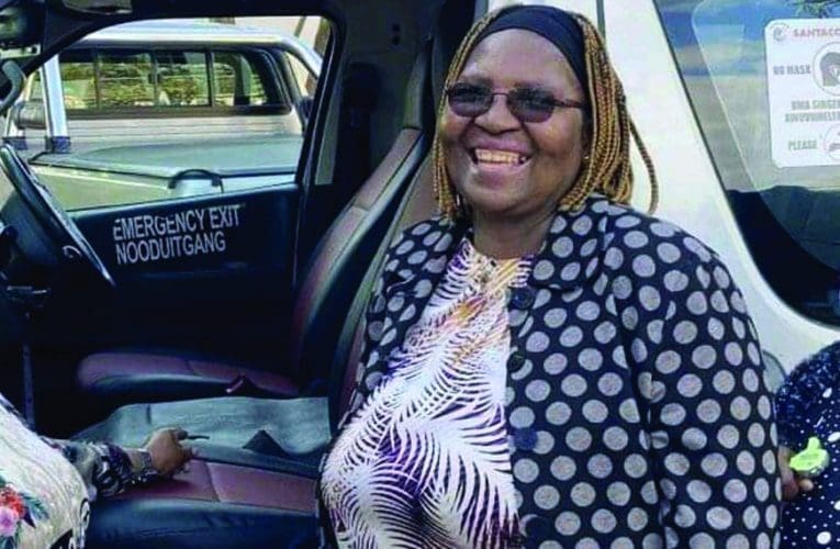 Abesifazane asebeyibambe iminyaka ematekisini sebevuse elinye ibhizinisi kule mboni. Omunye wabo uxoxe noTEBOGO MOKWENA