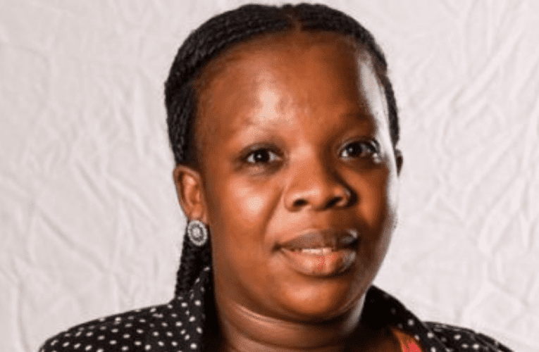 Yintshisekelo yokuqopha umlando ngakubo emenze waqala ibhizinisi. Uxoxe noSLINDILE KHANYILE