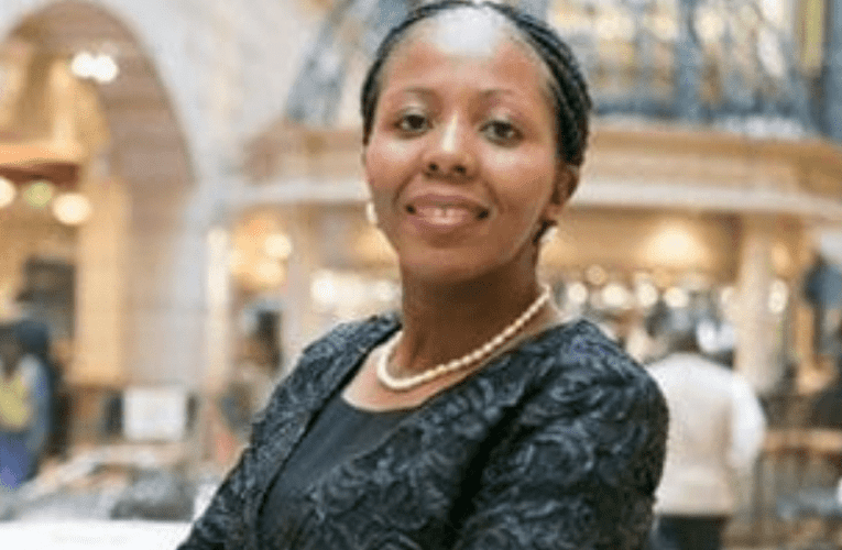 Oncelisa amawele unebhizinisi lokukhiqiza ifenisha kanokusho. Uxoxe noZIMBILI MAZIBUKO