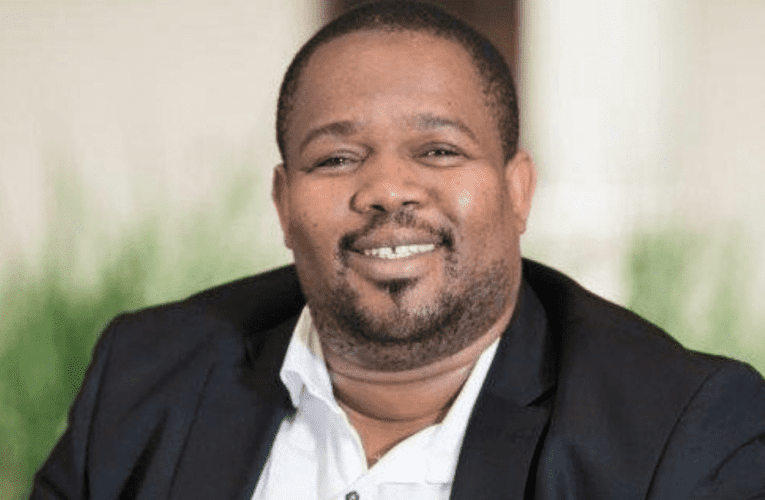 Abalimi bakhala ngentela kashukela abathi izoqeda ngabalimi bomoba abasafufusa. UTEBOGO MOKWENA uyabika