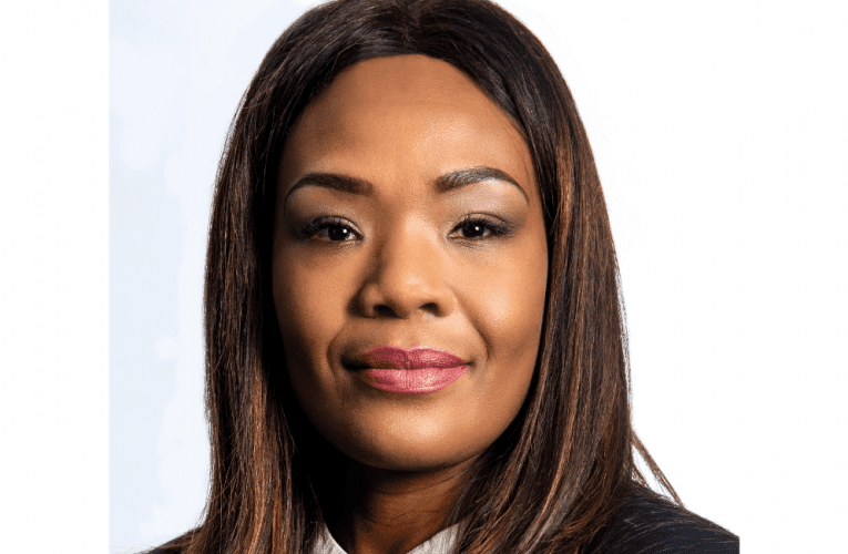 Awupheleli emalini kuphela umsebenzi wabacwaningimabhuku. USLINDILE KHANYILE uyabika