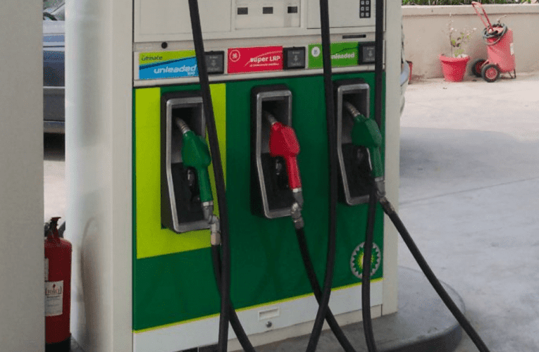 Izingqapheli zixwayisa ngokuthi abathengi basazodonsa kanzima njengoba nemalimboleko kubhekwe ukuthi inyuswe. USLINDILE KHANYILE uyabika