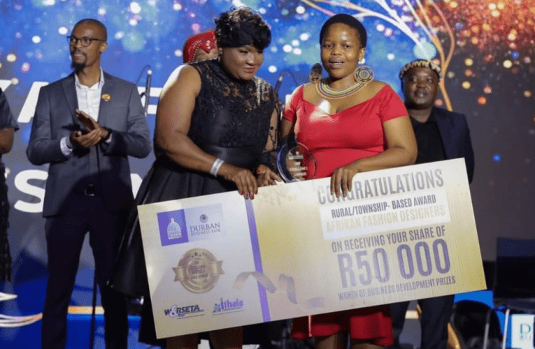 Bahambe behleka bodwa osomabhizinisi abahlonishwe emcimbini wemiklomelo. INTATHELI YOMBELE iyabika