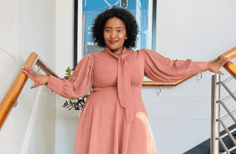 Othanda ukuzilawula, abantu besifazane nokuqoqa intsha wenza ifenisha yasendlini ngezinto ezilahliwe. Uxoxe noNQOBILE NDLOVU