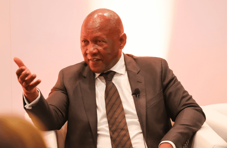 Abalawuli bayayibambezela imboni yobuchwepheshe, kusho izikhulumi. USLINDILE KHANYILE uyabika