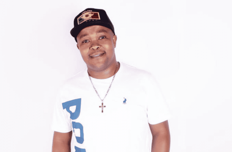 Kuleli sonto kuSAZIWAYO NEMALI sixoxa noQhoshangokwenzakwakhe, isihlabani sikamaskandi. Usanda kukhipha i-albhamu ethi Tears of Joy kanti useke wahlabana ngezindondo emincintiswaneni ehlukene