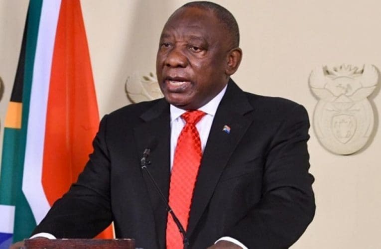 URamaphosa noKhongolose babhekene nenkanankana yobambiswano ngokusimama komnotho, kuloba uJabulani Sikhakhane