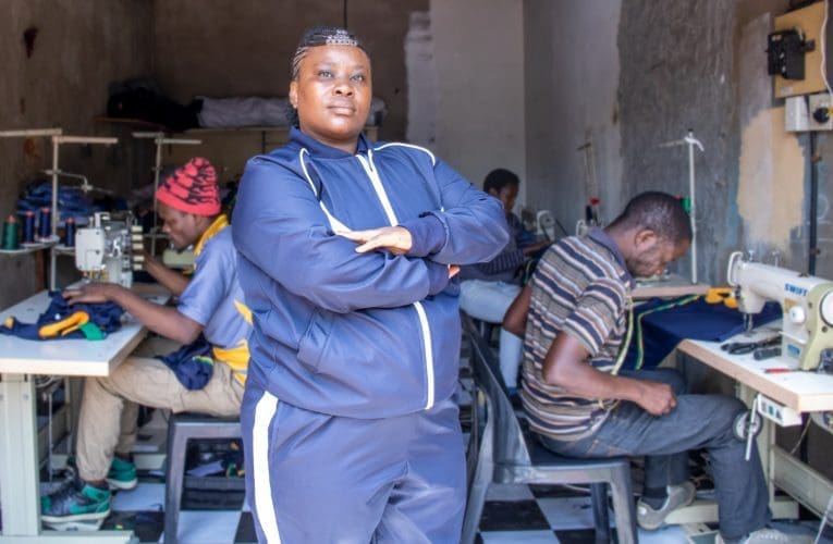 Kuthuthuka osomabhizinisi abasafufusa ngemigomo yemifaniswano yesikole. INTATHELI YOMBELE iyabika