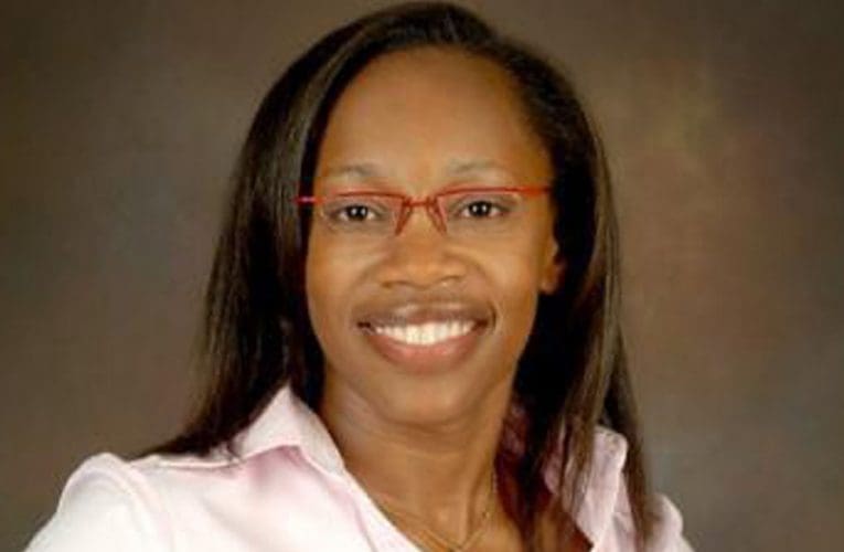 Ukubanhlakanhlaka kwabasiza osomabhizinisi abancane kwenza kubenzima ukuthi basizakale, kusho umelekeleli. USLINDILE KHANYILE uyabika