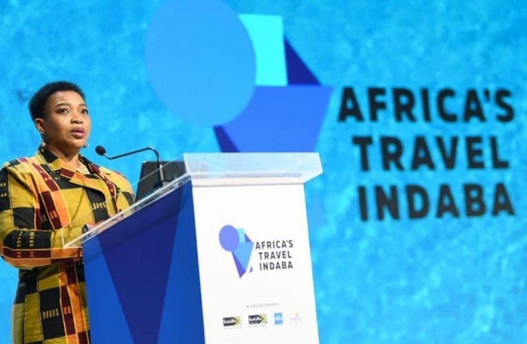 Kuhlomule amabhizinisi amakhulu namancane embukisweni wezokuvakasha. INTATHELI YOMBELE iyabika