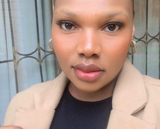 Uyadlondlobala onebhizinisi lezinkukhu elinemixhantela eminingi. Uxoxe noNQOBILE NDLOVU