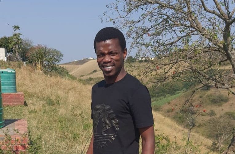 Baqhamuke nesisombululo semvelo enkingeni kamanyolo obizayo. Omunye wabo uxoxe neNTATHELI YOMBELE