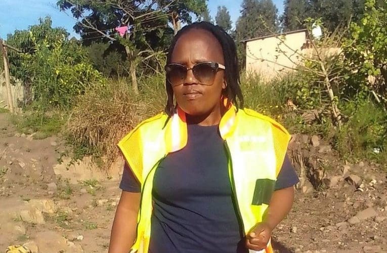 Iyadlondobala intokazi engazifaki izinzipho emsebenzini ukuze izibambele mathupha ‘umsebenzi wamadoda’. Manje isigabe nangamakhasimende aseMelika. INTATHELI YOMBELE iyabika