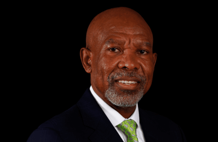 IBHANGE loMbuso aliyishintshanga imalimboleko, okusho ukuthi isazoqhubeka ime ku-8.25% ngonyaka kanti imali amabhange aboleka amakhasimende awo ngayo izoqhubeka ime ku-11.75%.