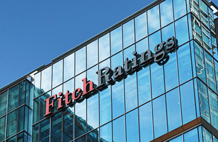 ENYE yezinhlangano eziklelisa indlela amazwe abukwa ngayo uma efuna ukuboleka imali, iFitch ithe ngeke iyiguqule indlela eklelise iNingizimu Afrika ngayo yize kodwa ithe ilindele ukuthi ungakhuli nhlobo umnotho wezwe.