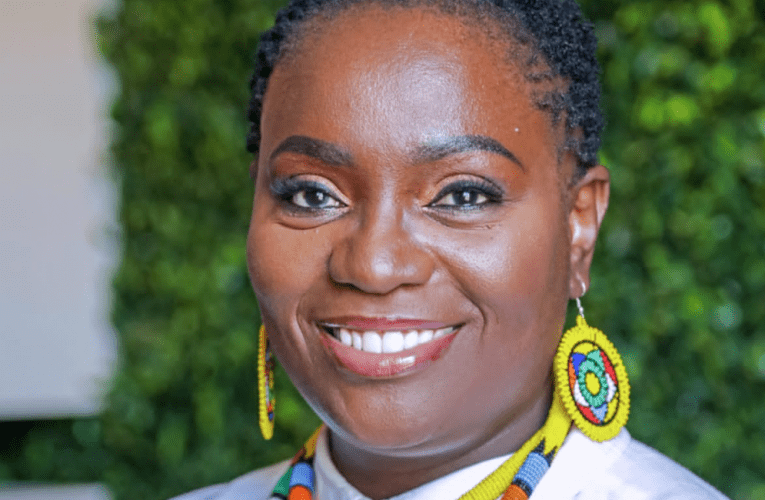 Ukunconywa wuthisha esemncane kwamholela emkhakheni wokubhala owujikelele kwezokukhangisa, ukushicilela nobuntatheli. Uxoxe noSLINDILE KHANYILE