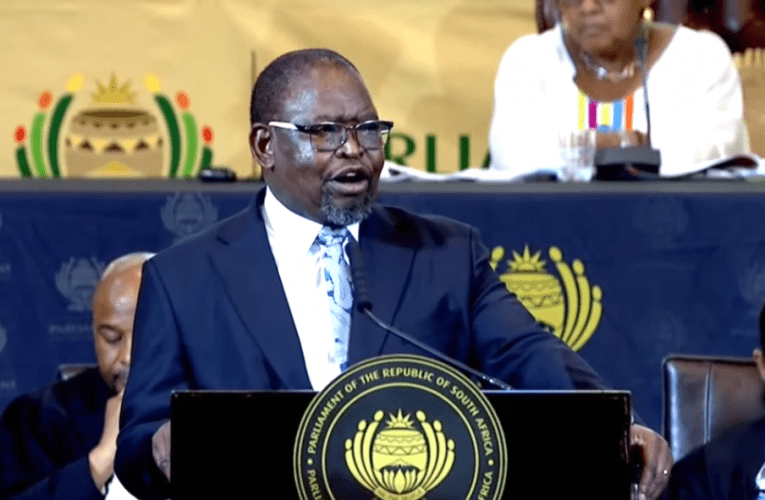 Uhulumeni uzoluma aphephethe ngeSabelomali kule minyaka emithathu ezayo. USLINDILE KHANYILE uyabika