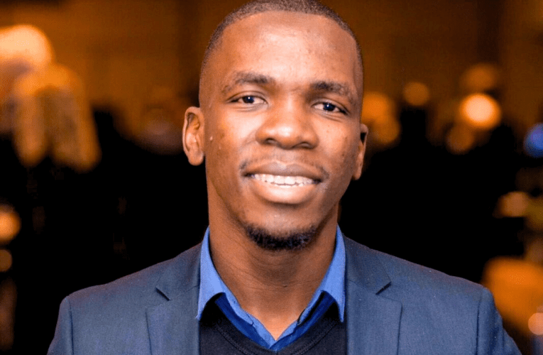 Bahlose ukuqeda ubumnyama ezweni ngenkampani yama-globe onga ugesi. Omunye wabo uxoxe noSIMANGALISO NTSHANGASE