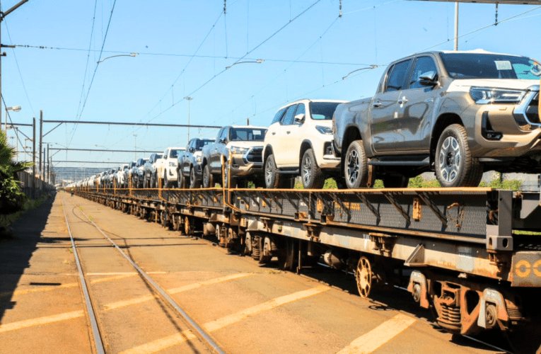 Uhulumeni uqinisa isandla emabhizinisini awo. USLINDILE KHANYILE uyabika