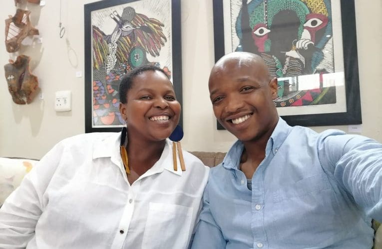 Abafundela ezobuchwepheshe benza ezibukwayo ngezinto zokuhloba zesikhumba nepulangwe. Baxoxe noNQOBILE NDLOVU