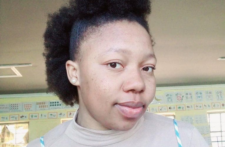 Ukuvaleka komnyango wesikole kwamkhumbuza esasekhaya