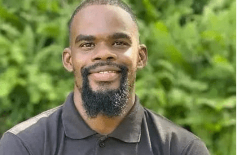 Uhlanganisa izisebenzi ngomdlalo ukuqinisa ubudlelwano