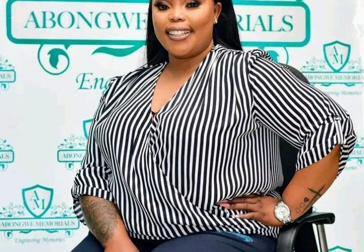 Uthekele ulwazi kuyise osezimele ngenkampani yamatshe esikhumbuzo