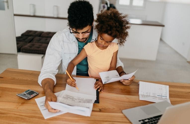 Izibalo ngesimo somnotho zithi phezu komkhono, kuloba uBusi Mavuso