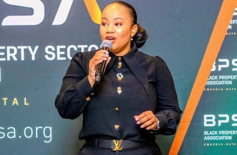 Ibhange lamvula amehlo ngomhlaba nezindlu