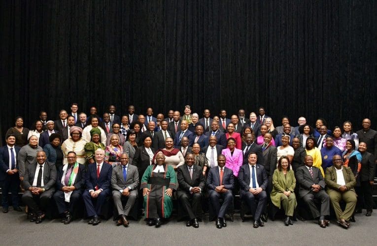 Emva konyaka kunohulumeni wobumbano, ibambe ngakho ngezinguquko nakuba okunye kucikizela, kuloba uBusi Mavuso