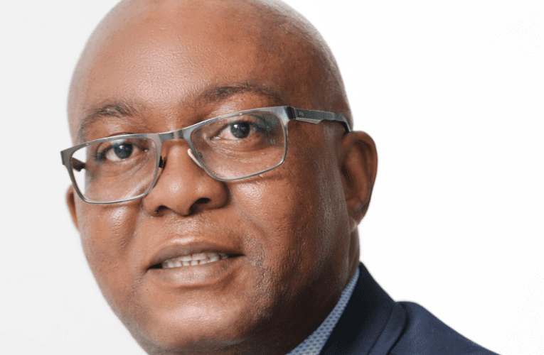 Abantu sebezoyikhipha eduze imali yaseStandard Bank 