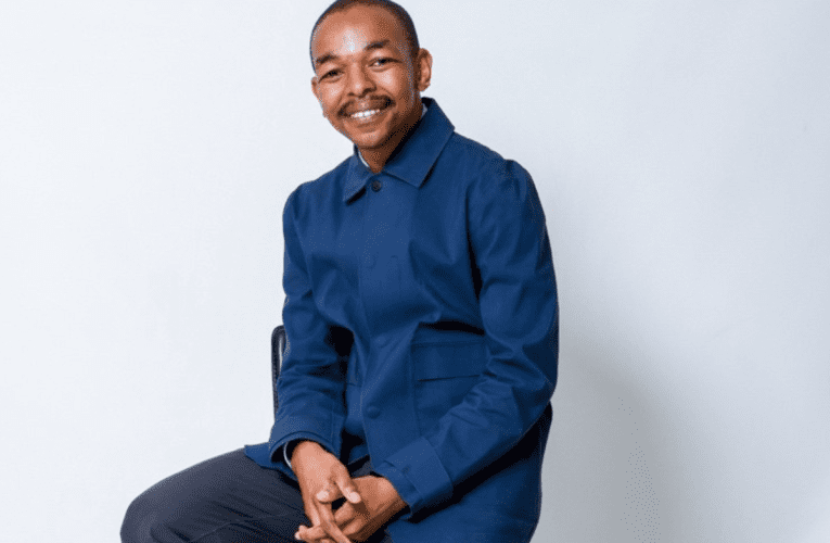 UMnu uKhetha Dlamini womNyango weziMali ubheka iSabelomali saphakathi nonyaka. Mlalele lapha…