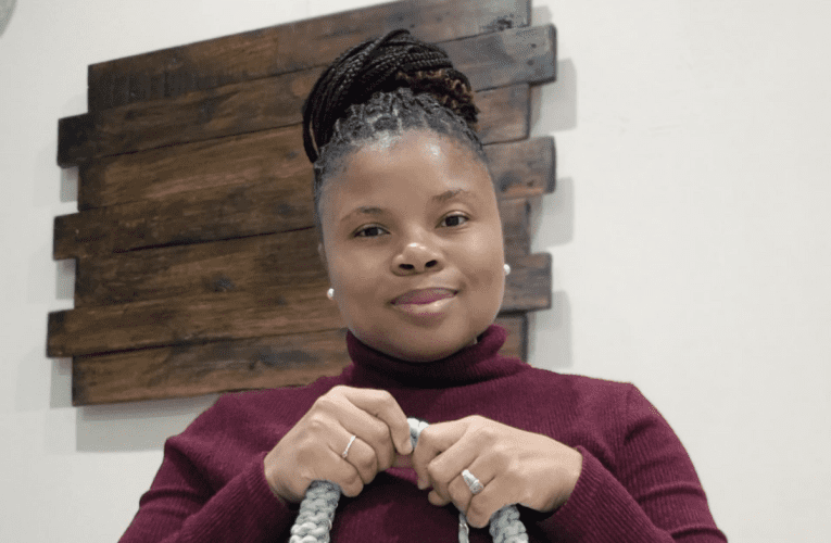 Uzilapha ngekhono lokukhrosha izikhwama ezidle ngokuhluka