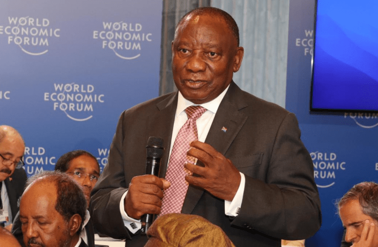 Ongqongqoshe nabaholi bamabhizinisi bethule umyalezo omuhle eDavos, kuloba uBusi Mavuso 