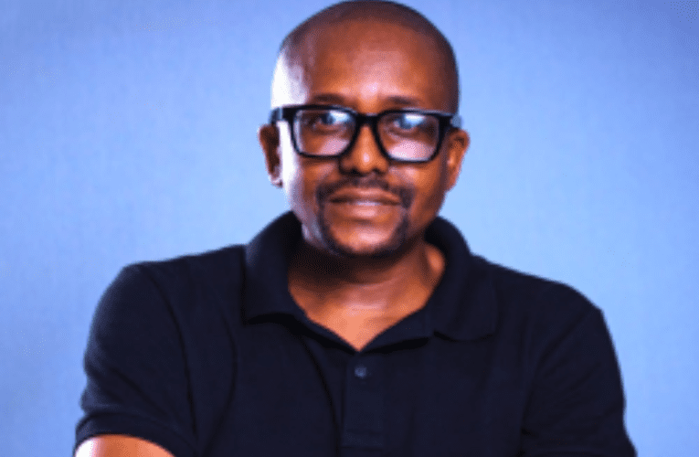 Inkunzi ye-sauce yamfikela ezama ukwenza into entsha