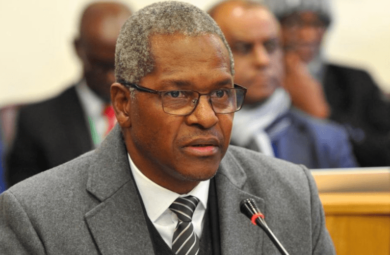 Ukukweleta omasipala kukhinyabeza ukuhambisa izidingo kubantu, kuloba uJabulani Sikhakhane