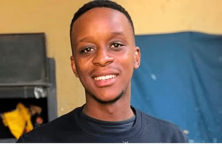 Bavusa amateki asekhathele akhange, adle ngobuciko