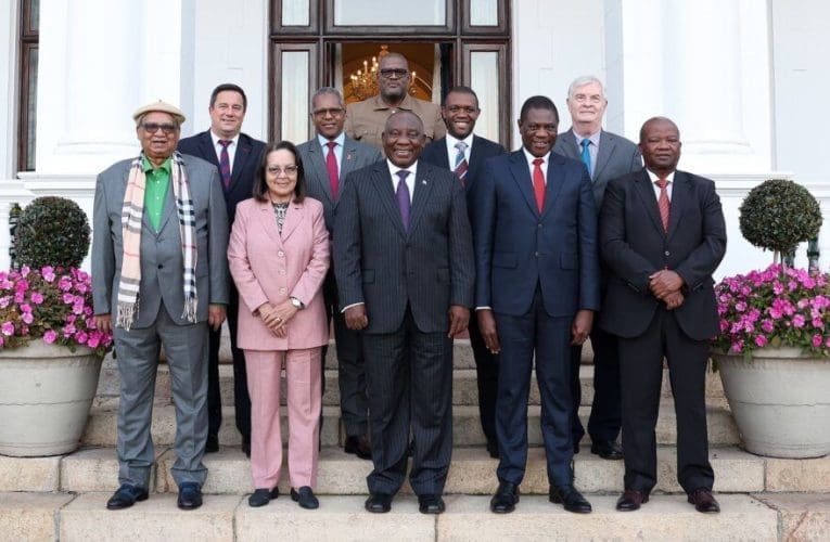 Izisebenzi zikahulumeni azisazazi izinkinga ezibhekene nomphakathi, kuloba uJabulani Sikhakhane