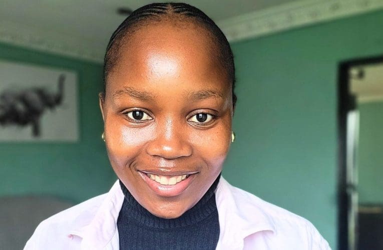 Wenza imikhiqizo yezinwele enomkhuba phakathi