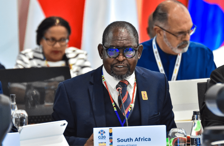 Ukungakhokheli osomabhizinisi abancane ngesikhathi kukhomba ukuhlulwa wumsebenzi kukahulumeni, kuloba uJabulani Sikhakhane