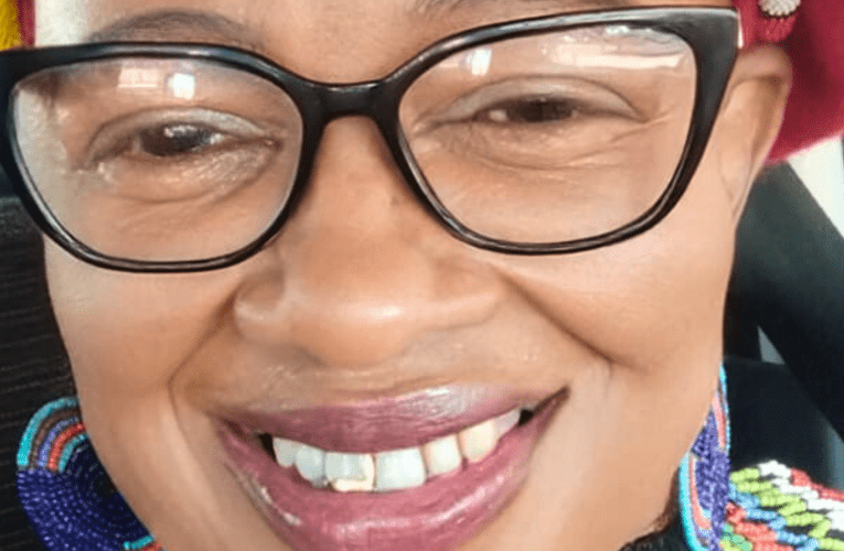 Ulapha ubuhlungu abuzwa esemncane ngokuthunga imifaniswano yesikole